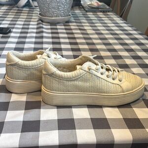 Roxy Cream Colored Slip-on Casual Sneakers. Size 11